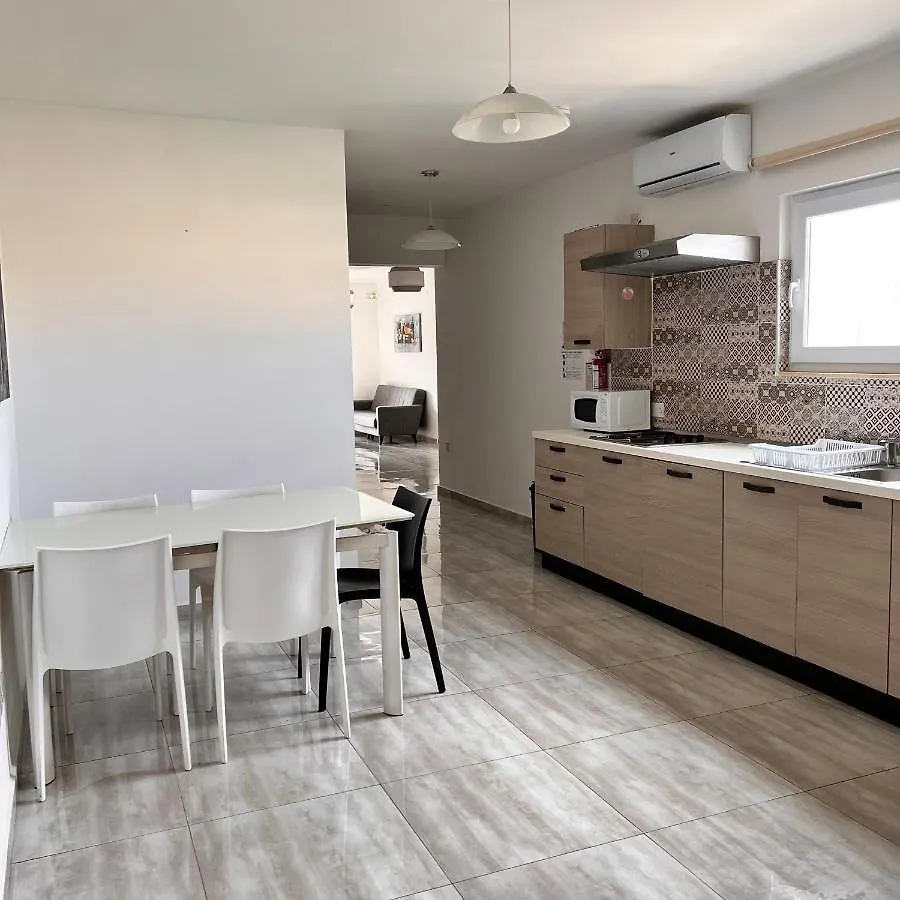 Séjour chez l'habitant F3 Room 1, Private Double Room With Private Bathroom And Balcony Msida Malte
